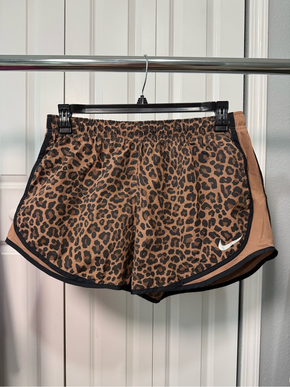 Nike Women's Shimmer Leopard Shorts Nike Dri-FIT Tempo XL - Picture 3 of 9